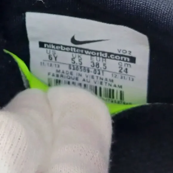 Nike SB Eric Koston Signature Model 6Y Skateboard Shoe. Black Suede/Neon Swoosh - Picture 2 of 15